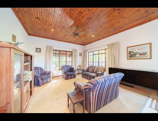 3 BEDROOM HOUSE FOR SALE IN BONZA BAY